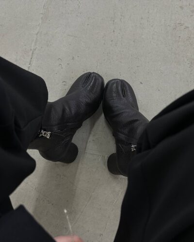 Elegant Tabi ankle boots