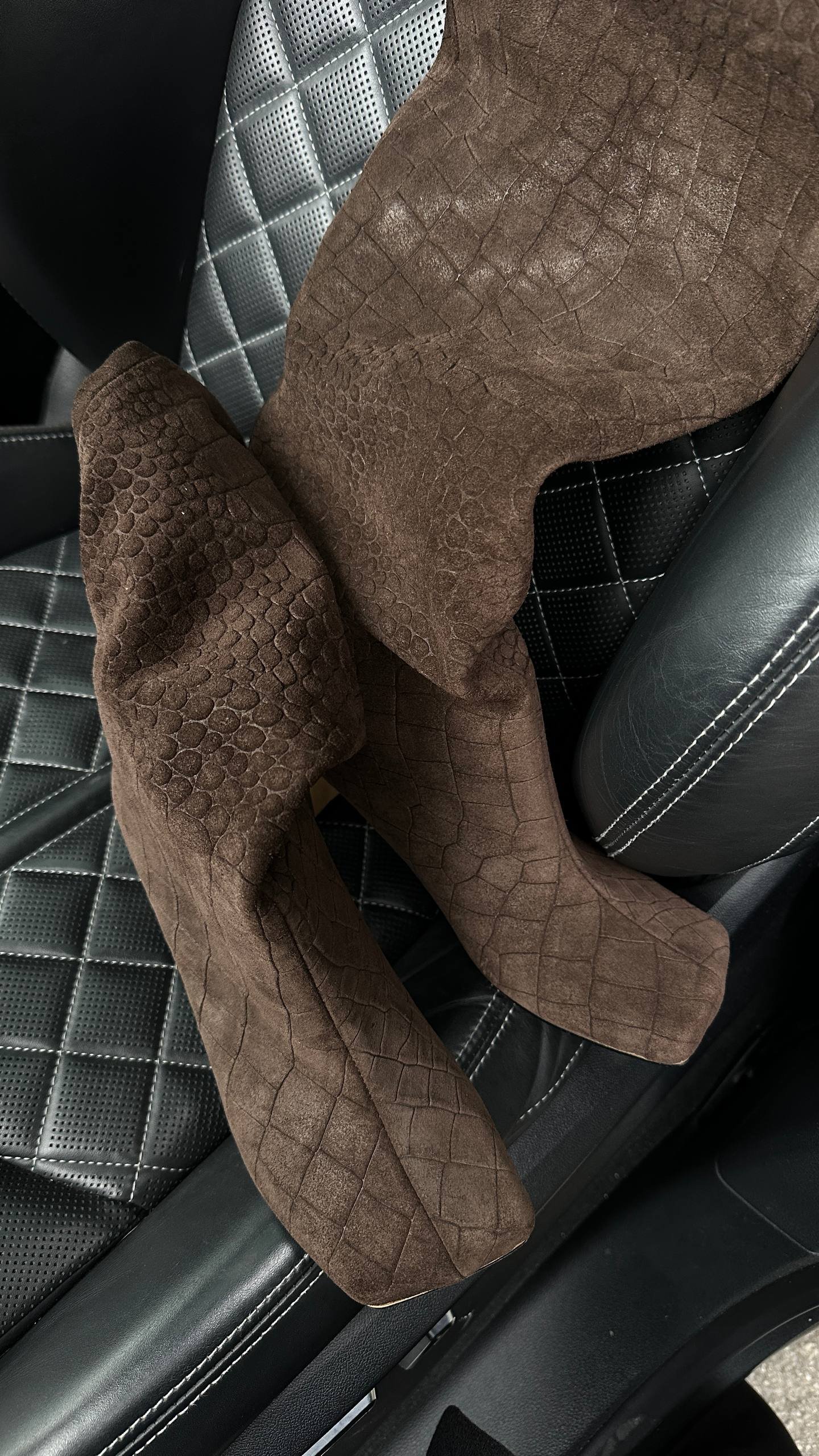 Textured chocolate boots - Image 4