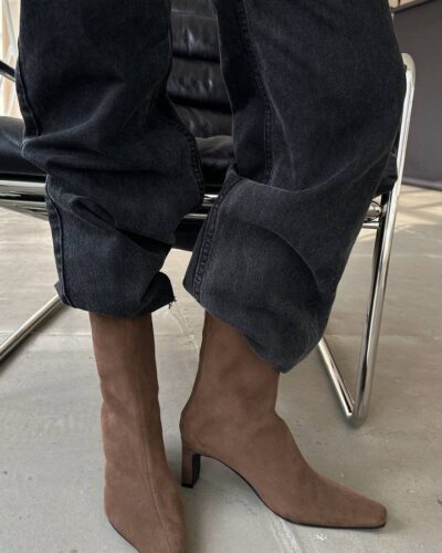 Elegant suede ankle boots