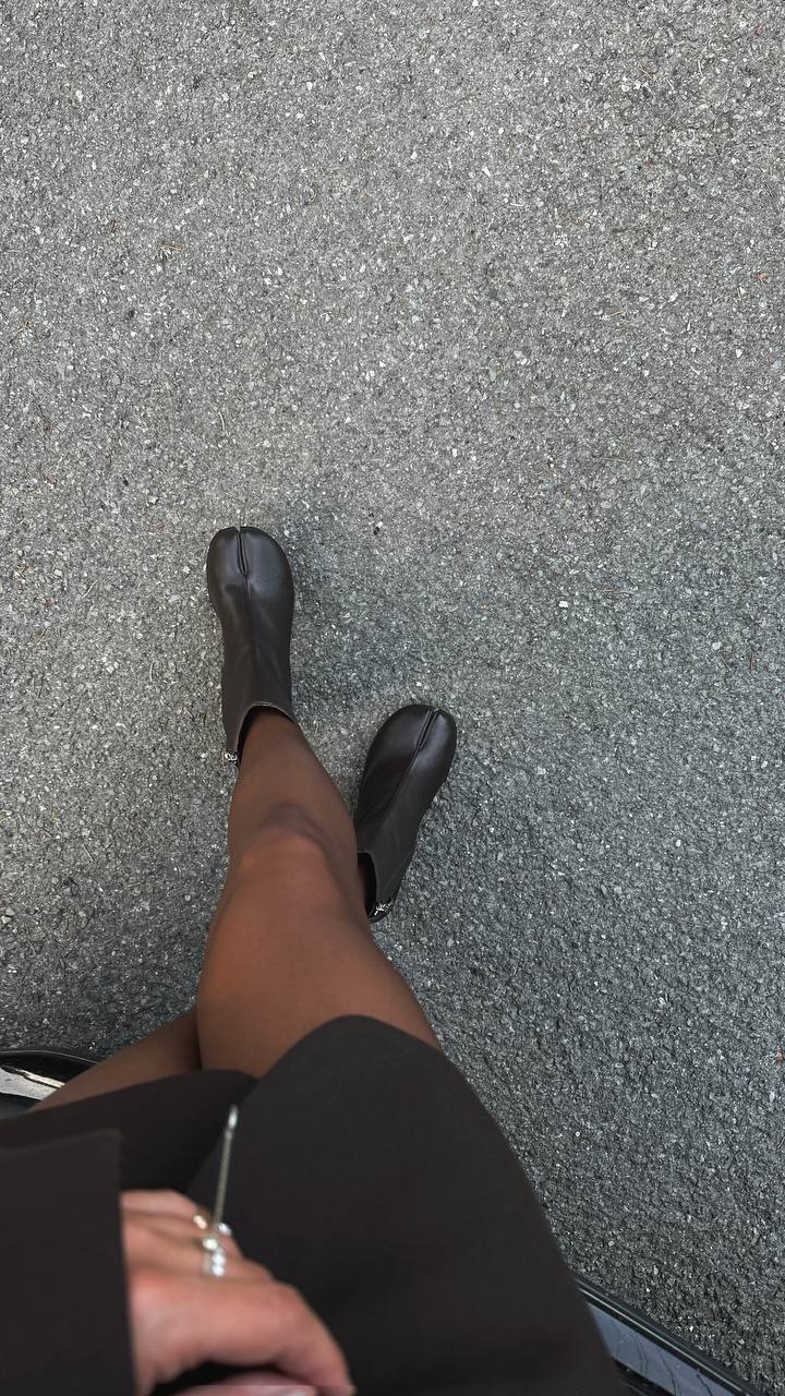 Elegant Tabi ankle boots - Image 9