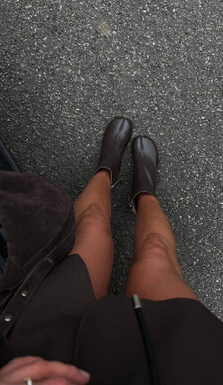 Elegant Tabi ankle boots - Image 11