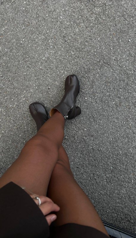 Elegant Tabi ankle boots - Image 2