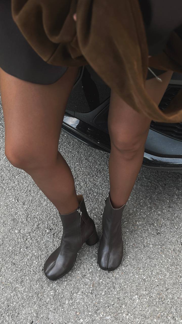 Elegant Tabi ankle boots - Image 5
