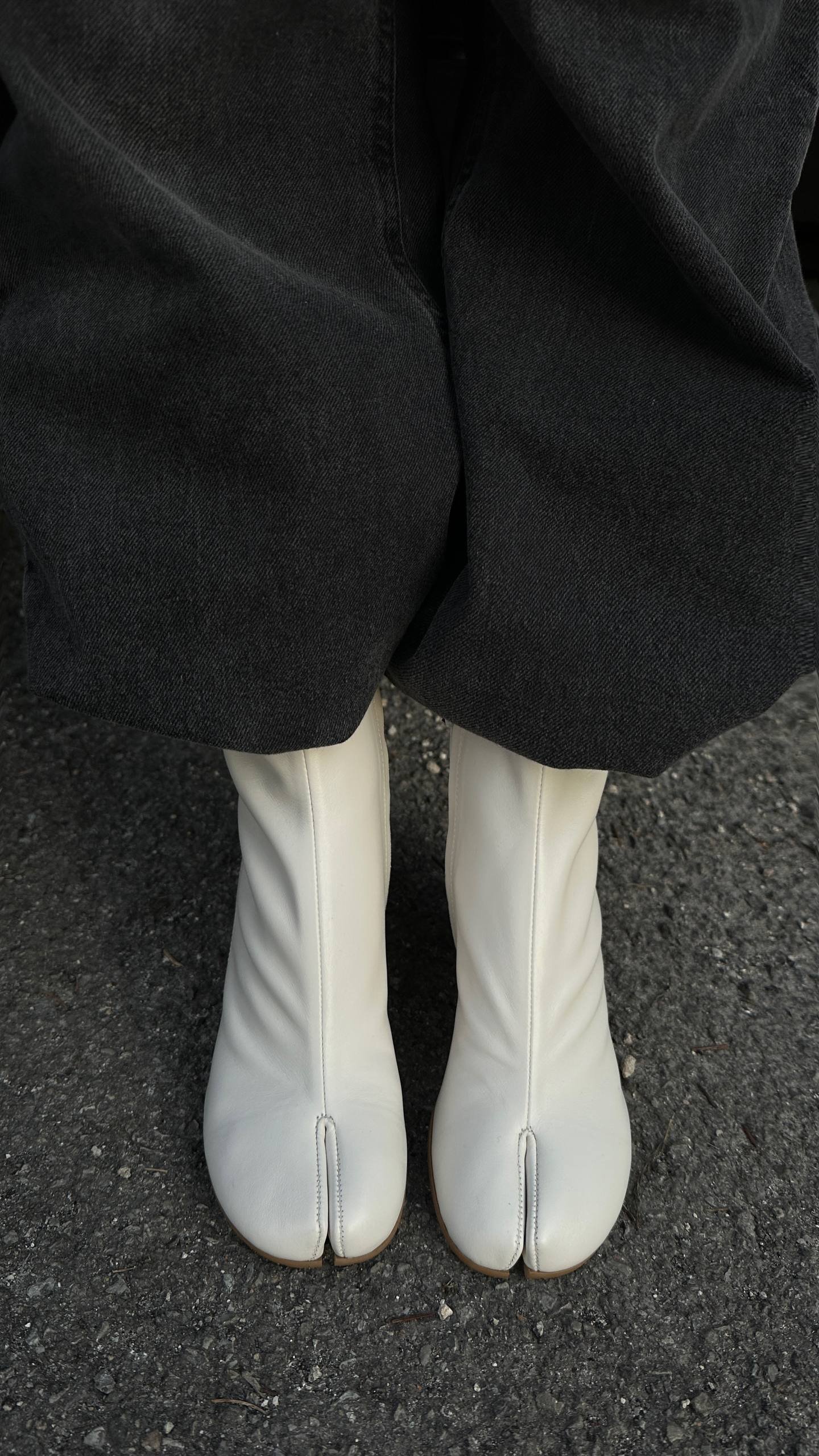 Elegant Tabi ankle boots - Image 11