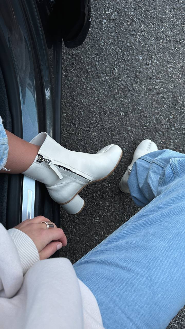 Elegant Tabi ankle boots - Image 7