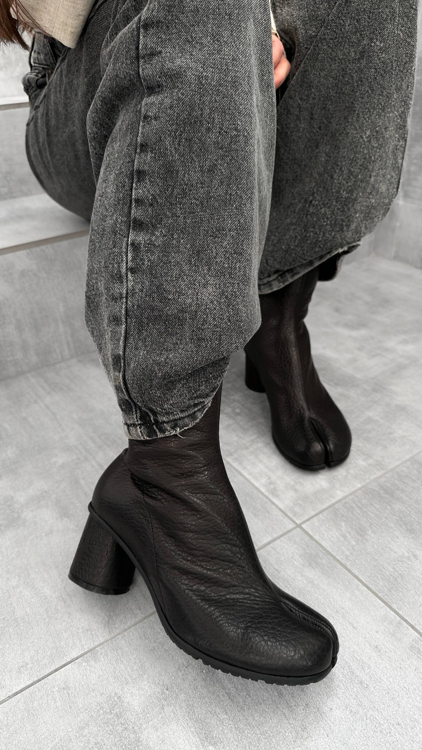 Elegant Tabi ankle boots - Image 4