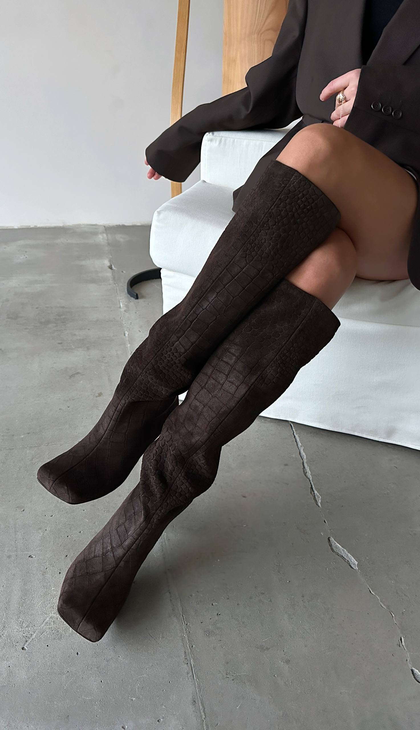 Textured chocolate boots - Image 2