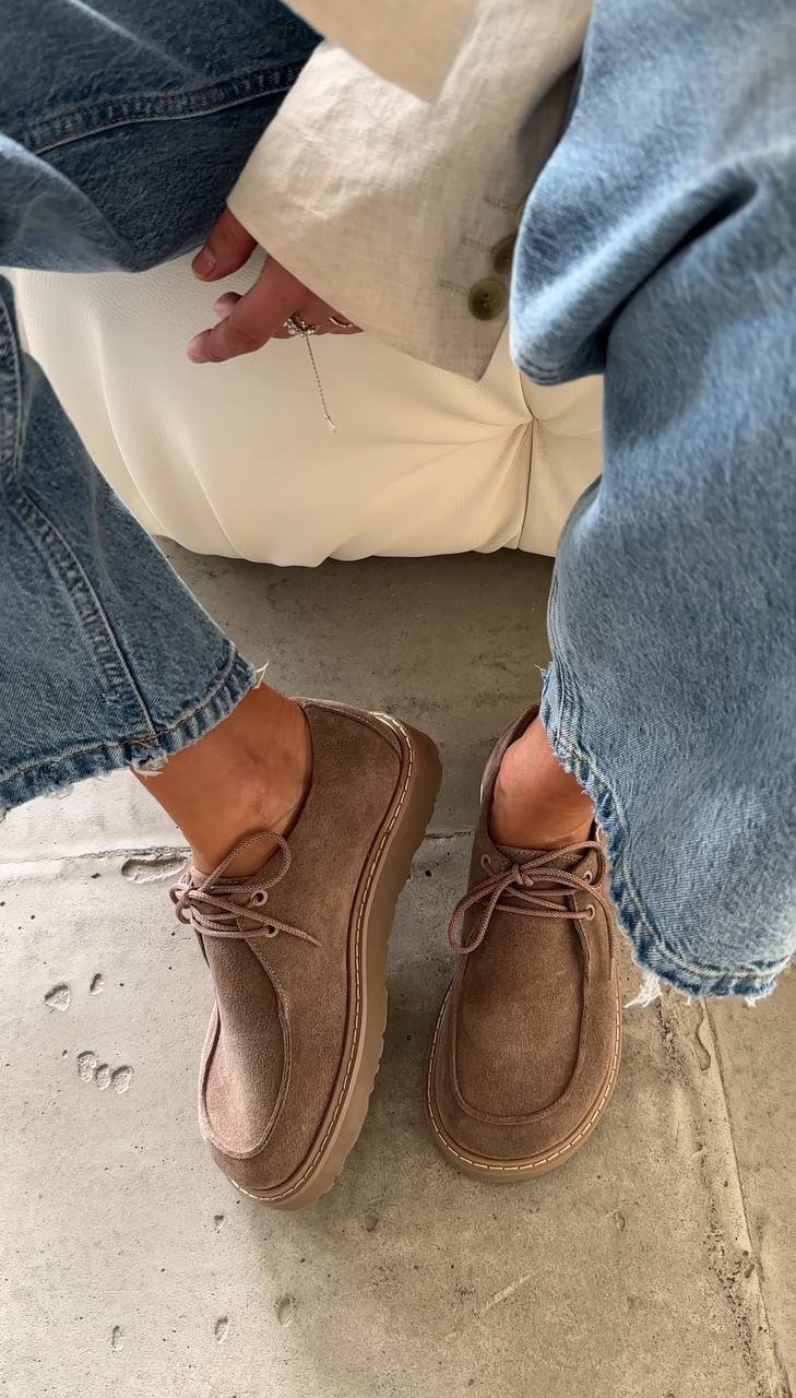 Derby shoes with a wide toe box