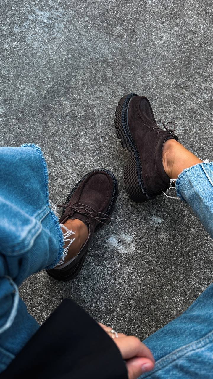 Derby shoes with a cushioned insole - Image 3
