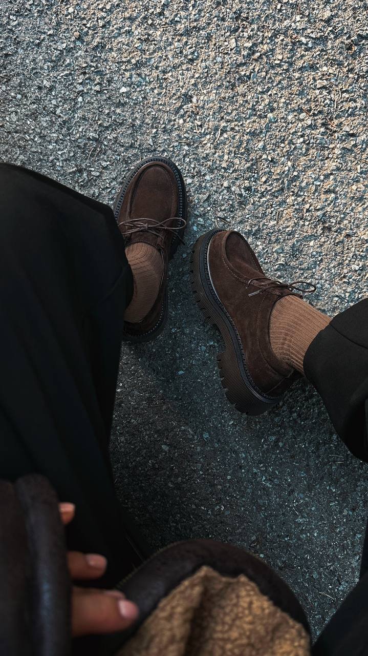 Derby shoes with a cushioned insole - Image 6