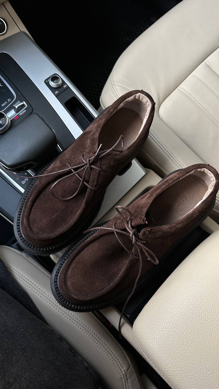 Derby shoes with a cushioned insole - Image 7
