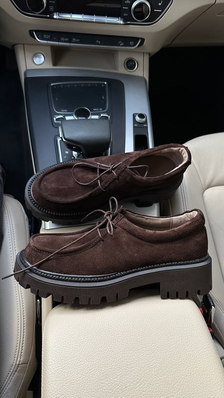 Derby shoes with a cushioned insole - Image 8