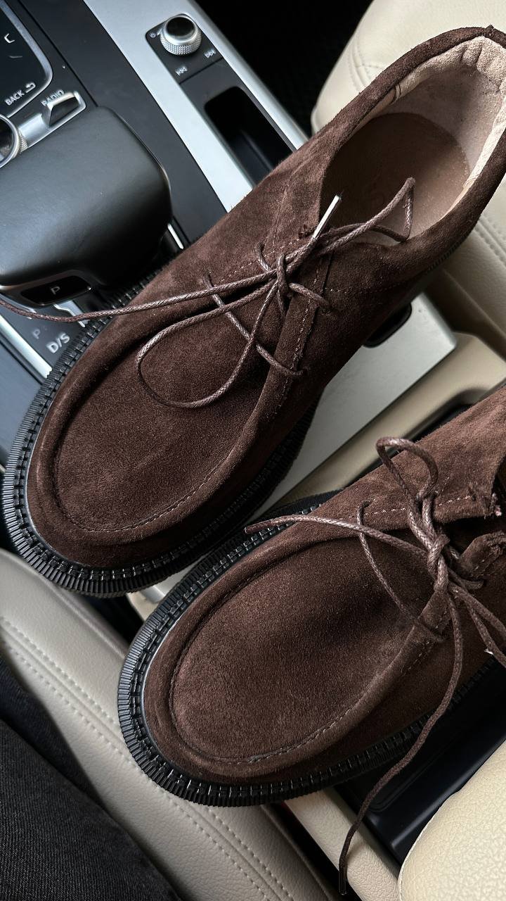 Derby shoes with a cushioned insole - Image 9