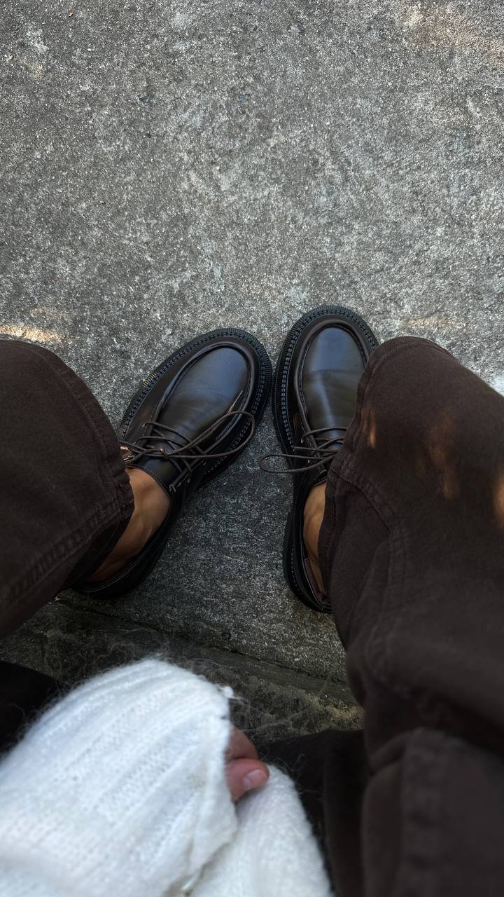 Derby shoes with a cushioned insole - Image 9