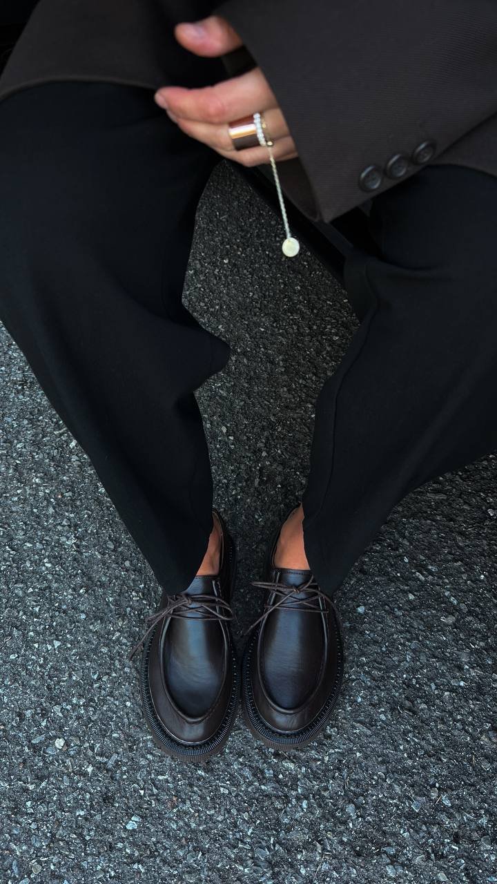 Derby shoes with a cushioned insole - Image 10
