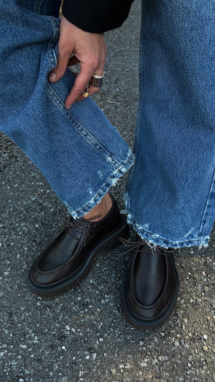 Derby shoes with a cushioned insole - Image 11
