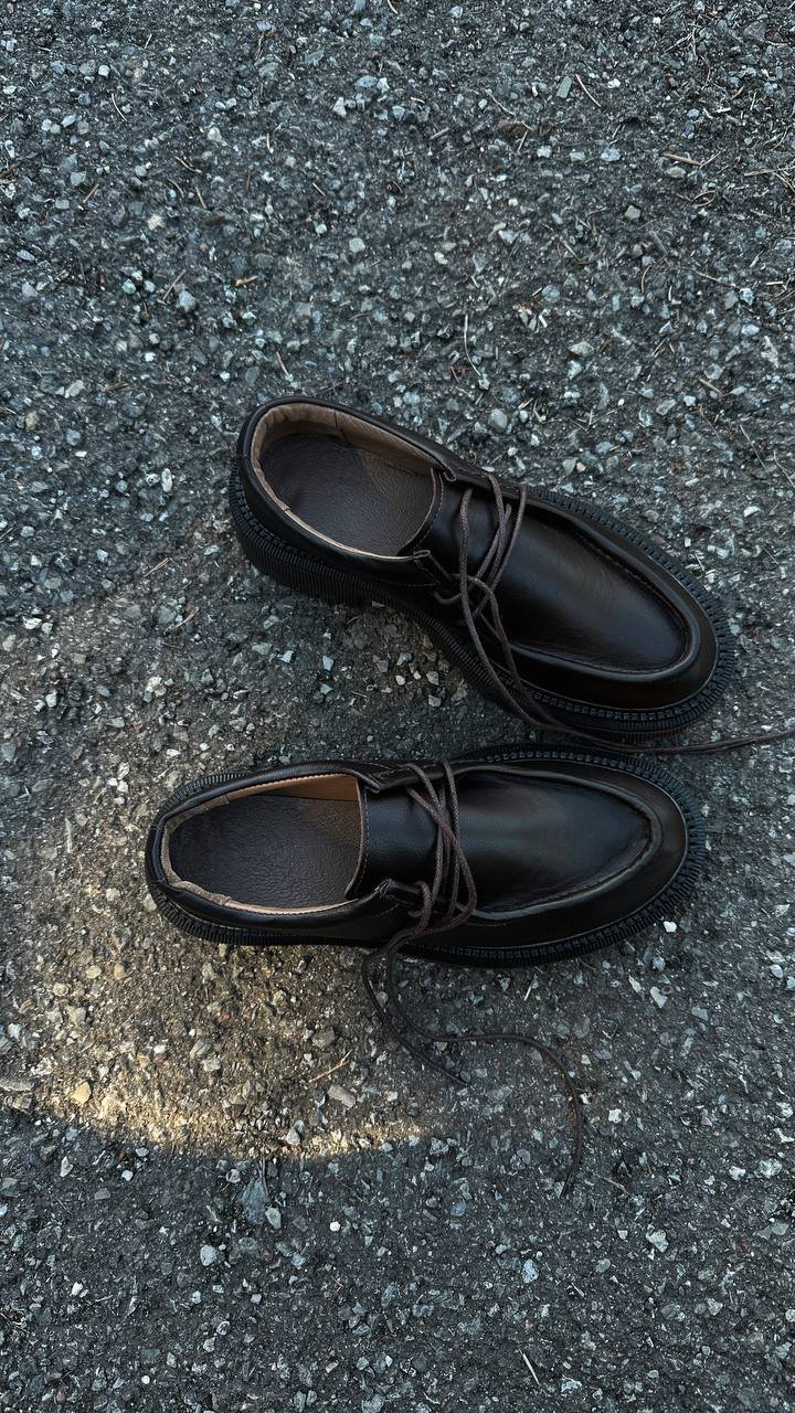 Derby shoes with a cushioned insole - Image 12