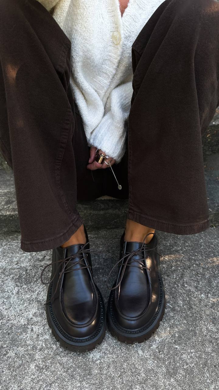 Derby shoes with a cushioned insole - Image 13