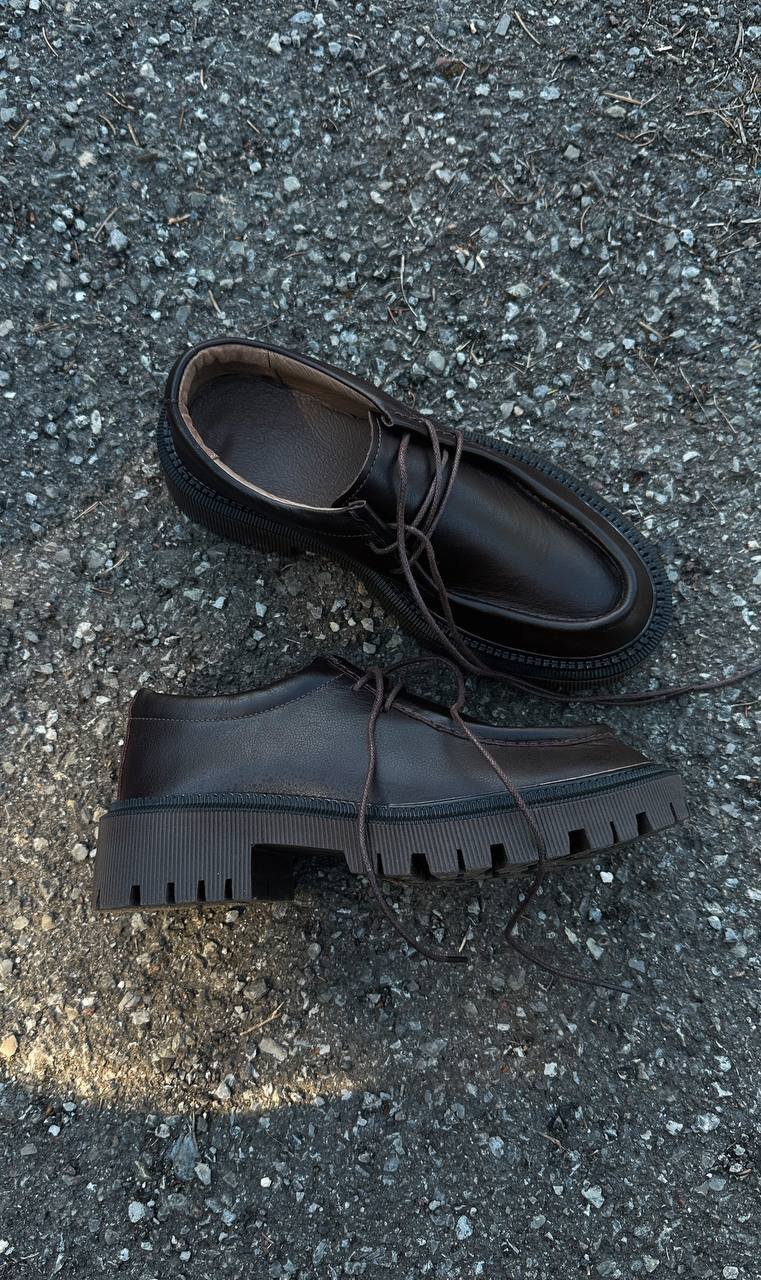 Derby shoes with a cushioned insole - Image 16