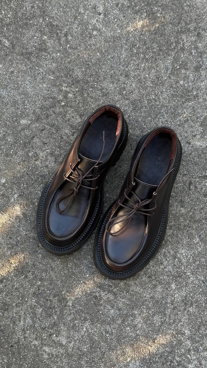 Derby shoes with a cushioned insole - Image 4