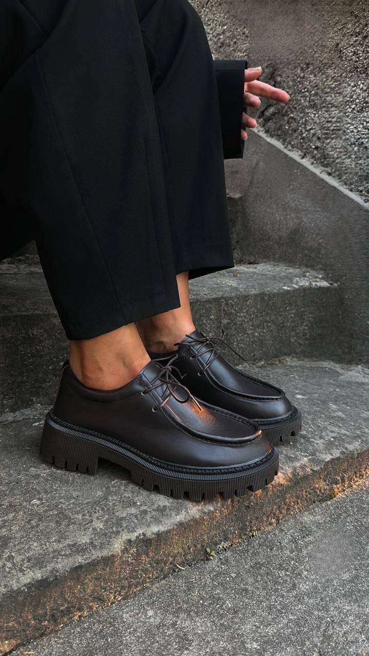 Derby shoes with a cushioned insole - Image 5