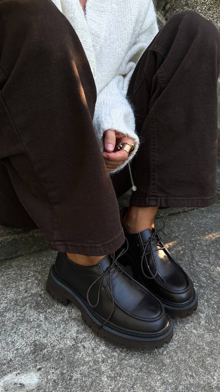 Derby shoes with a cushioned insole - Image 7
