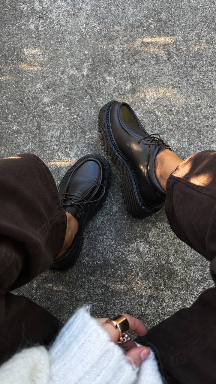 Derby shoes with a cushioned insole - Image 8