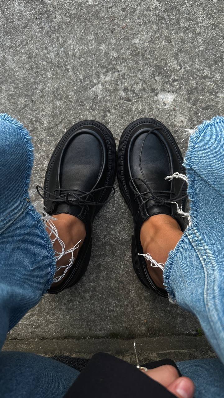 Derby shoes with a cushioned insole - Image 3