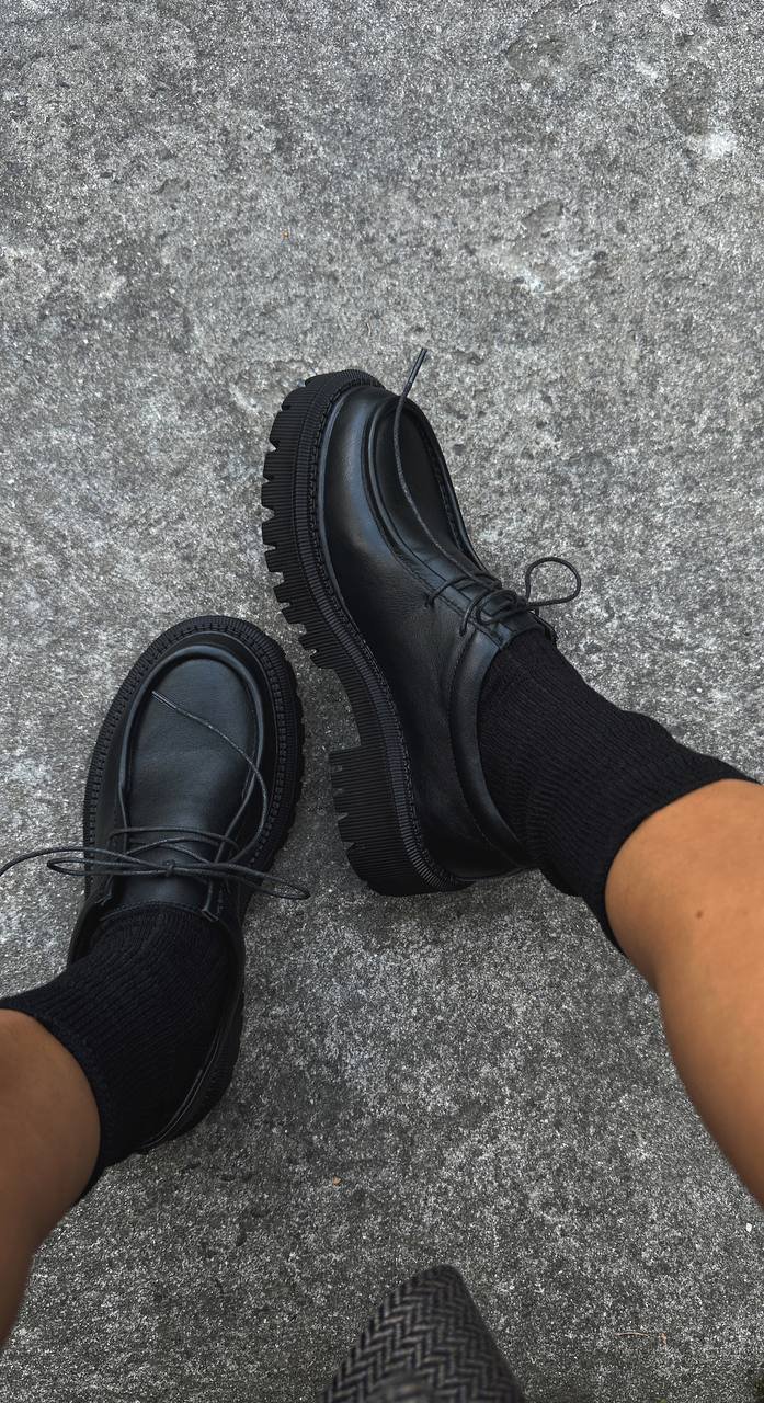 Derby shoes with a cushioned insole - Image 5