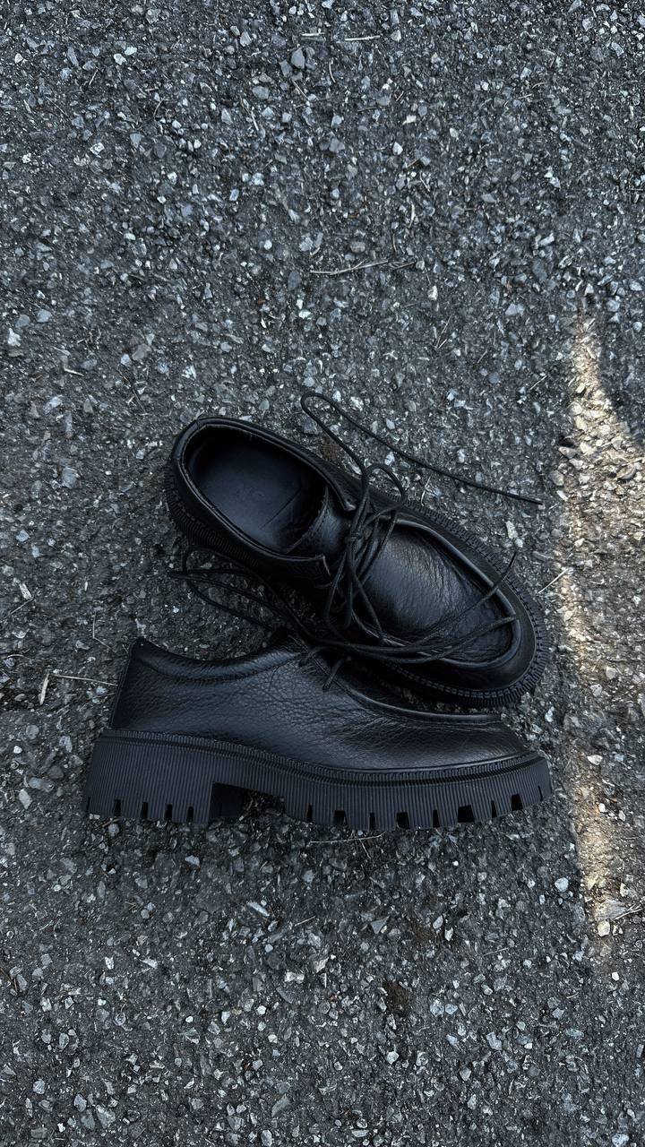 Derby shoes with a cushioned insole - Image 13