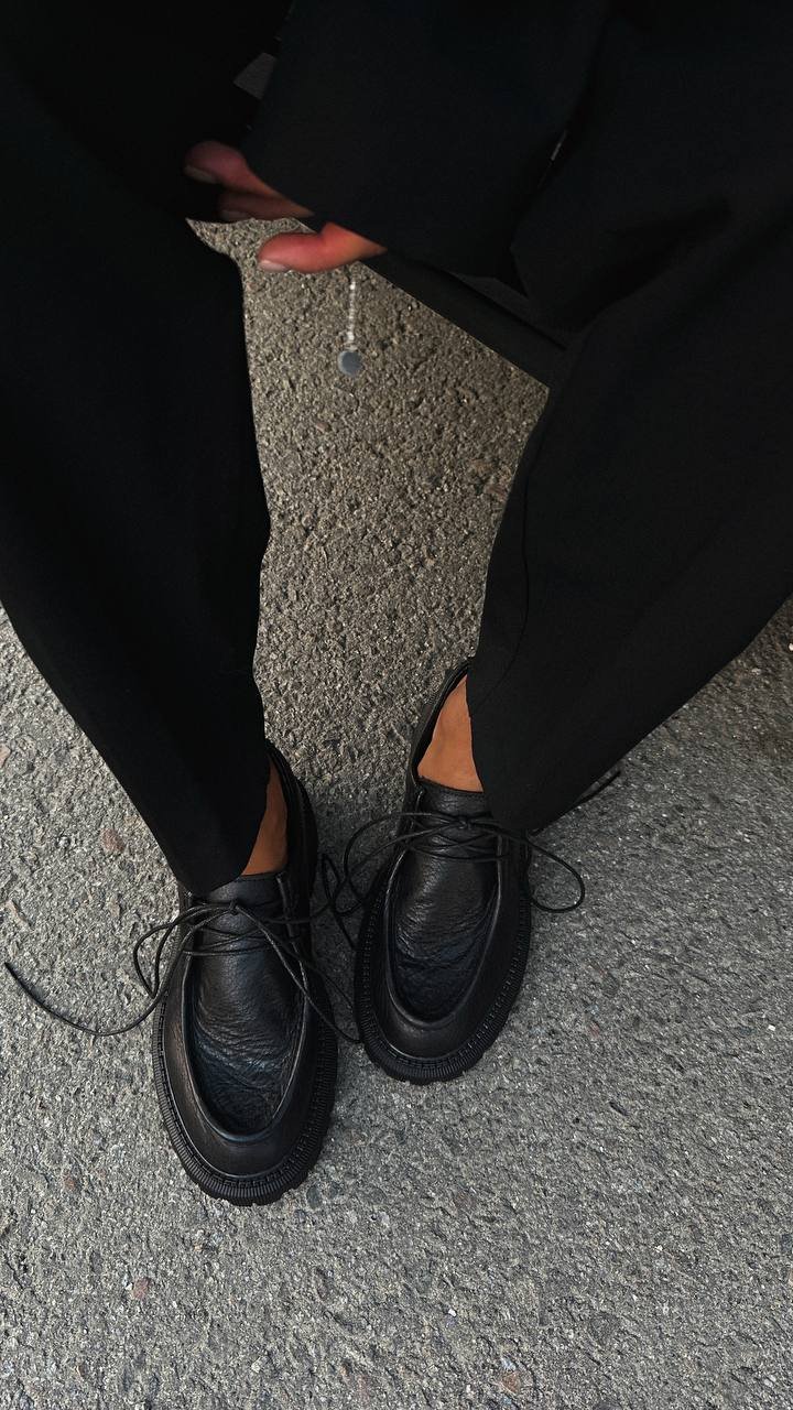 Derby shoes with a cushioned insole - Image 5