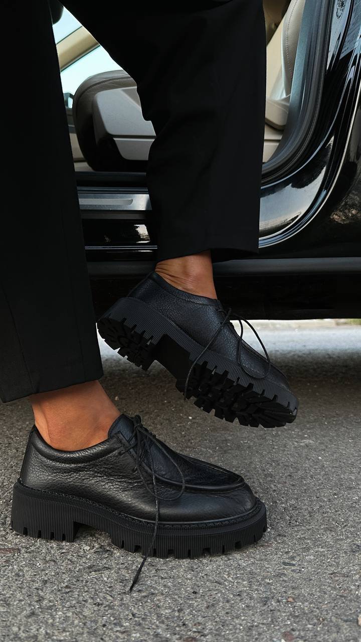 Derby shoes with a cushioned insole - Image 6