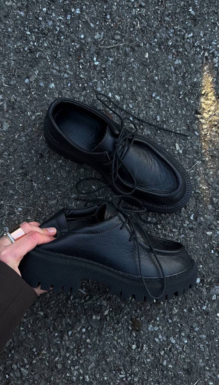 Derby shoes with a cushioned insole - Image 9