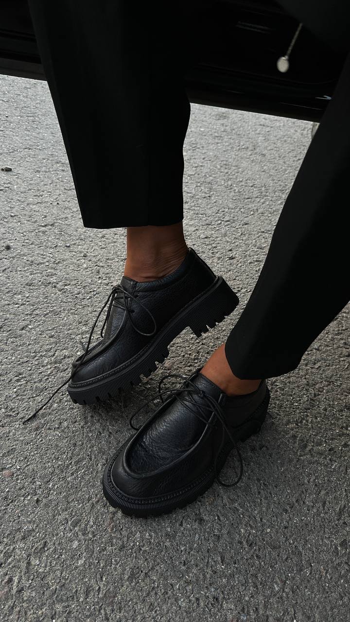 Derby shoes with a cushioned insole - Image 12