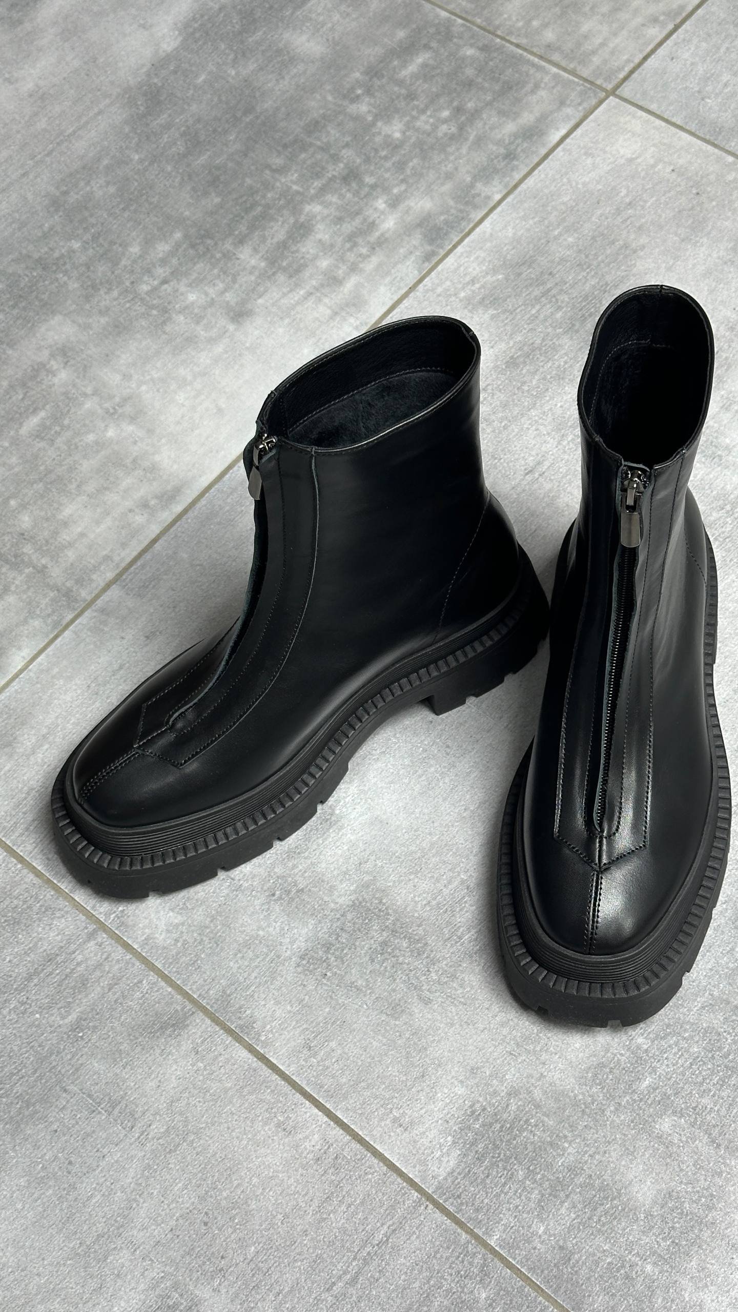 Boots with a buckle detail on the front - Image 2