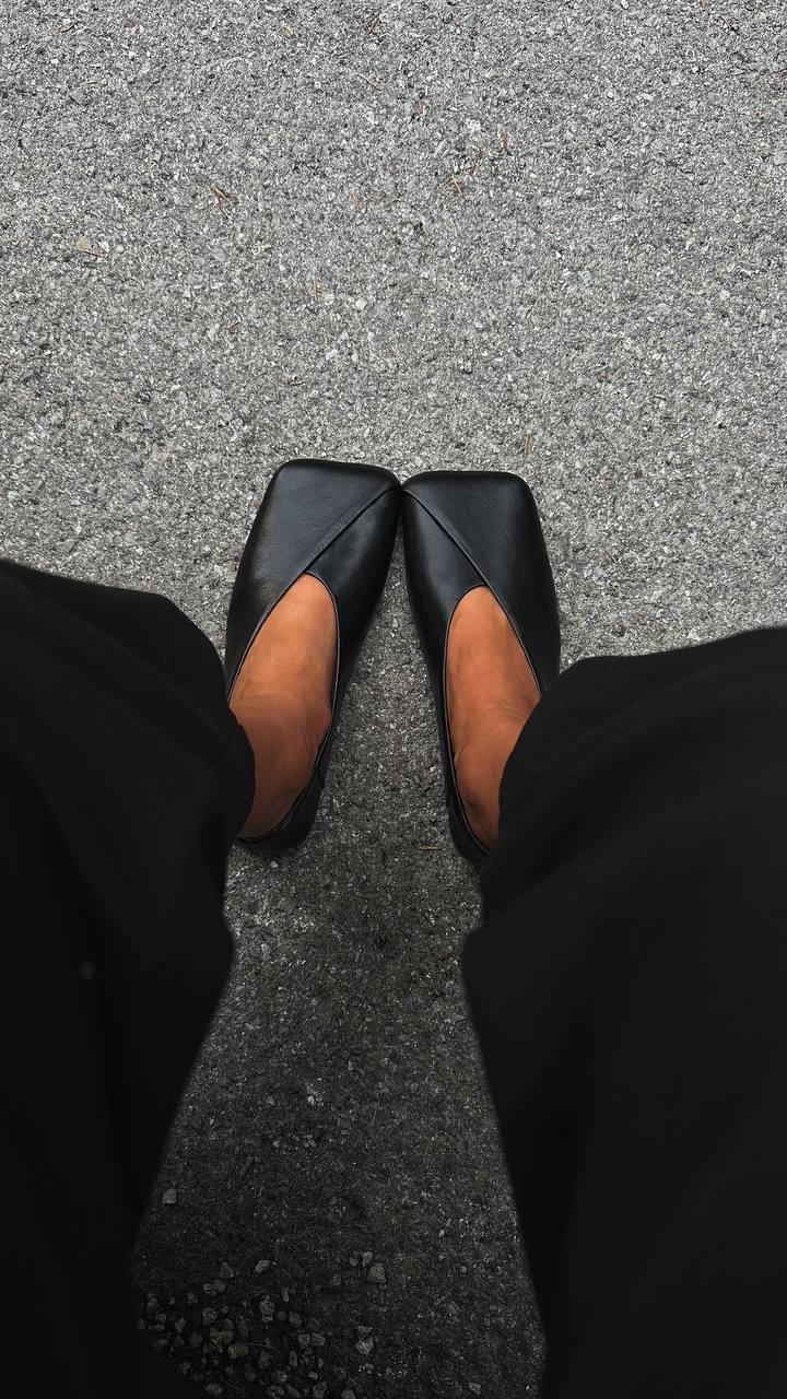 Simple ballet flats with a square toe - Image 2