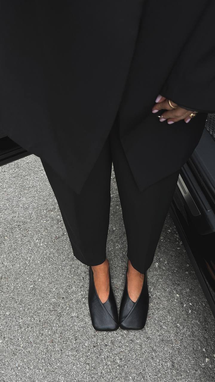 Simple ballet flats with a square toe - Image 3