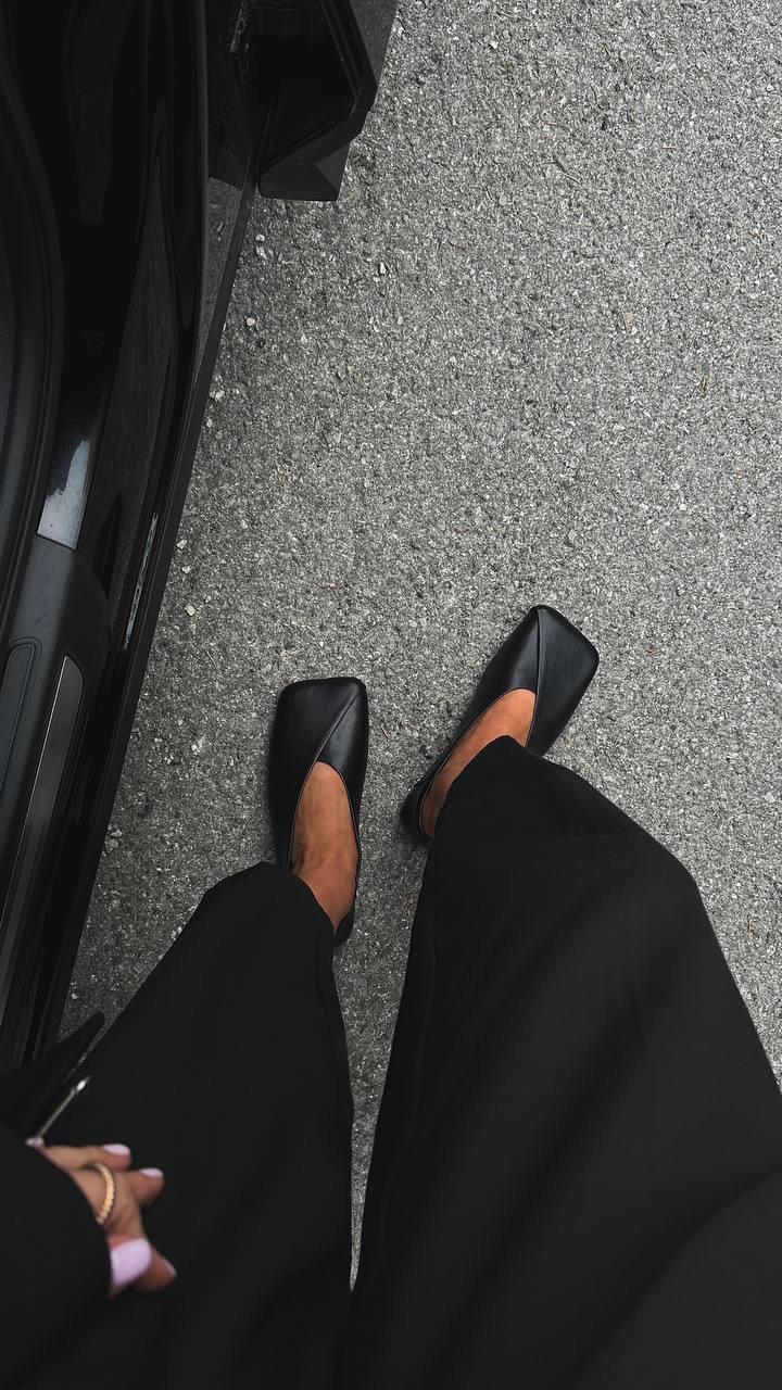 Simple ballet flats with a square toe - Image 4