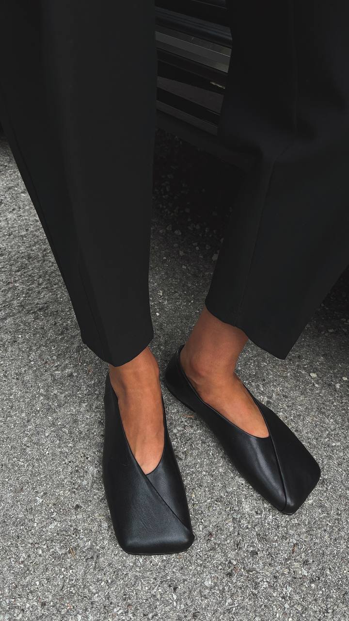 Simple ballet flats with a square toe - Image 5