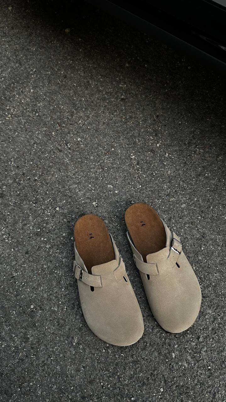 Clogs with orthopedic soles