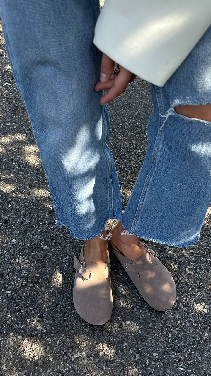 Clogs with orthopedic soles