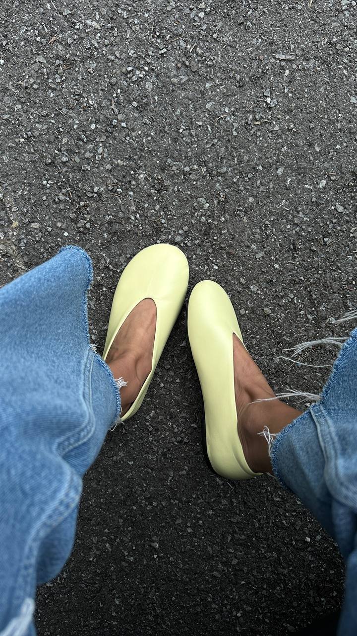 Ballet flats with a classic rounded toe
