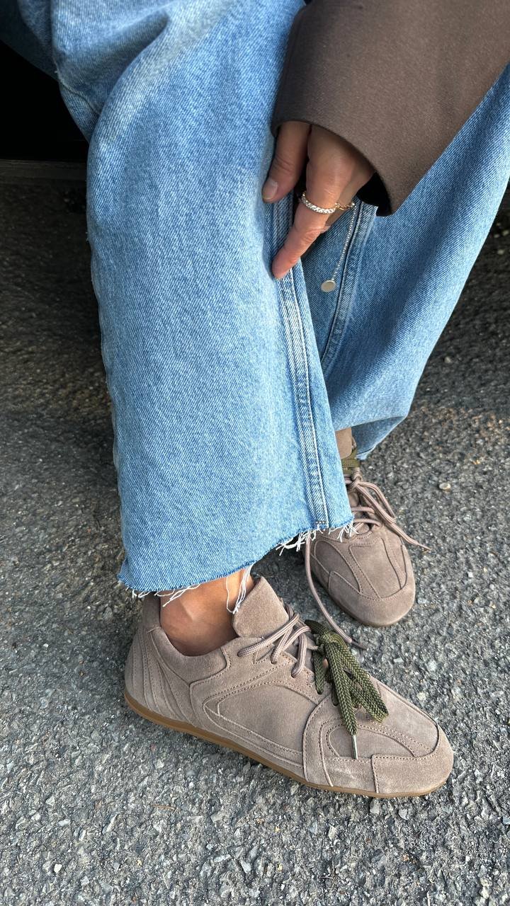 Suede sneakers with accent lacing - Image 5