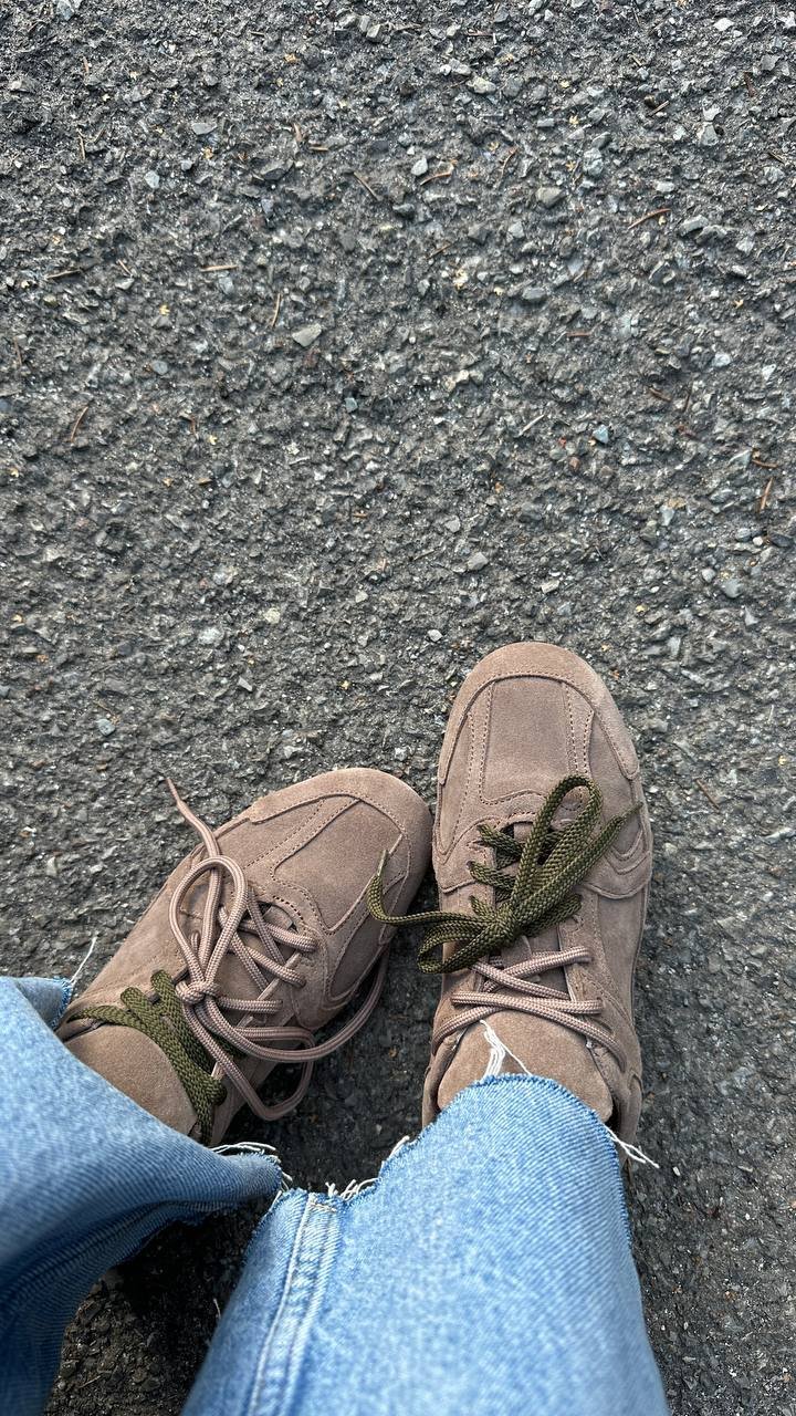 Suede sneakers with accent lacing - Image 6