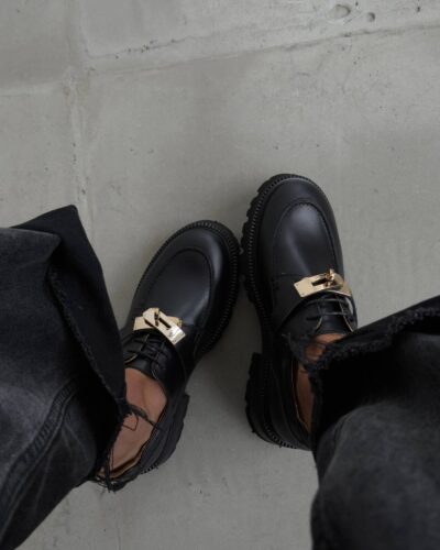 Derby with accent hardware