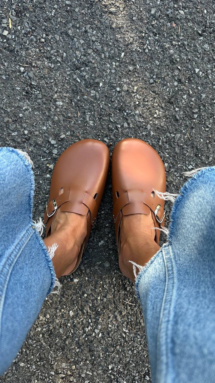 Clogs with orthopedic soles