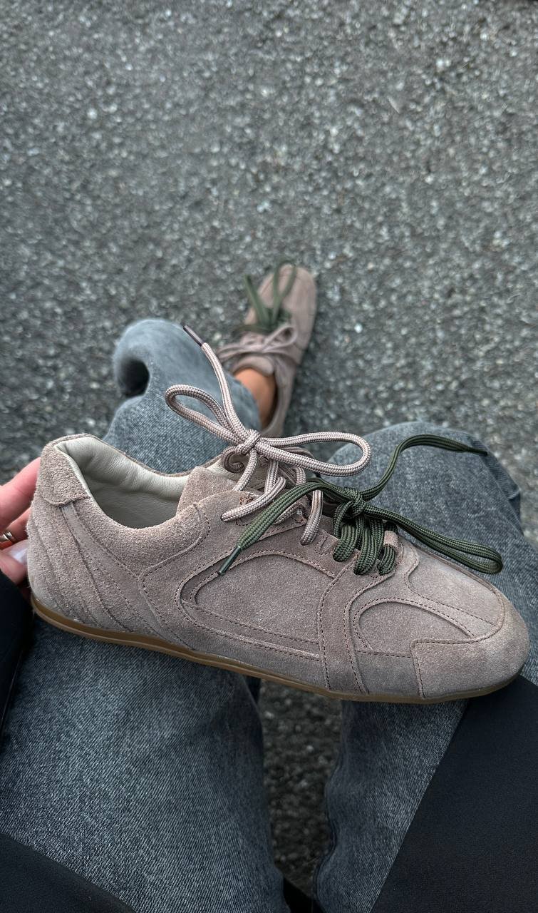 Suede sneakers with accent lacing - Image 7
