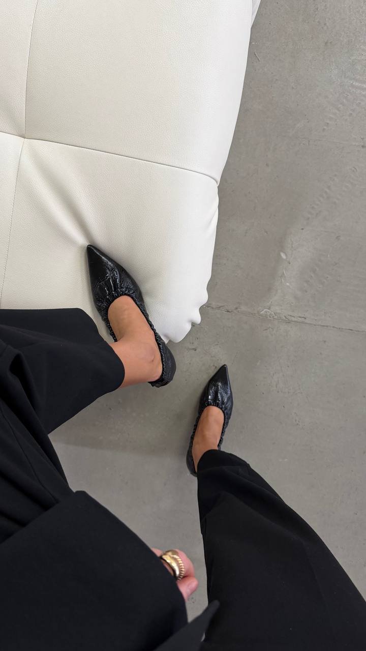 Heels with Elastic Gathered Edge - Image 2