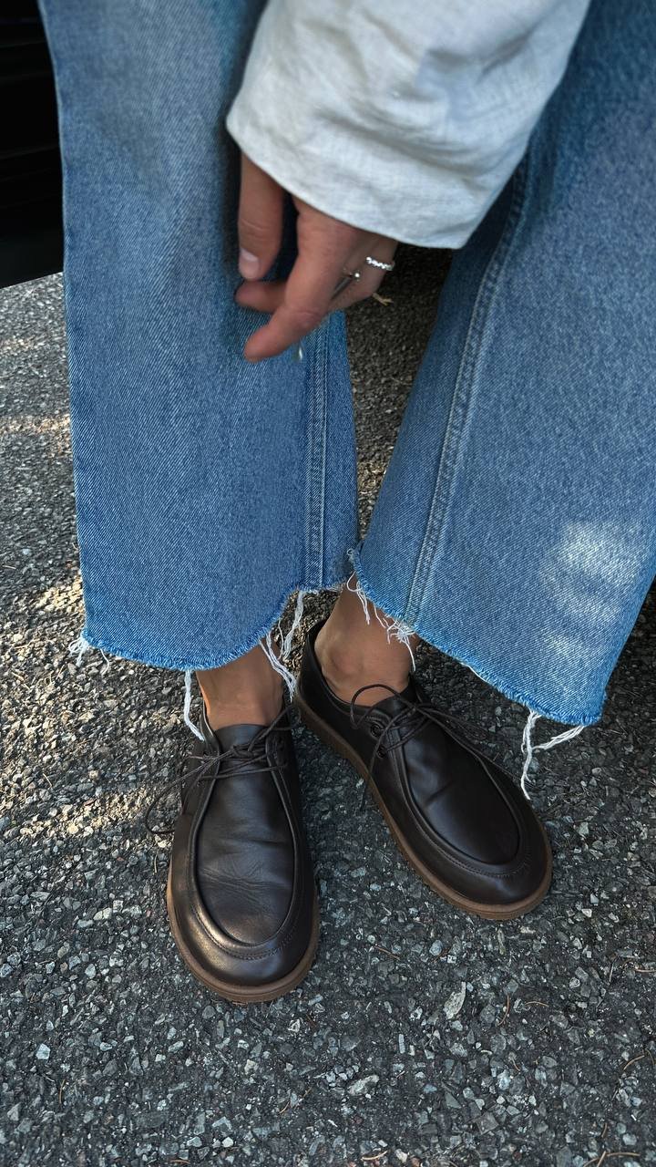 Derby shoes with a wide toe box