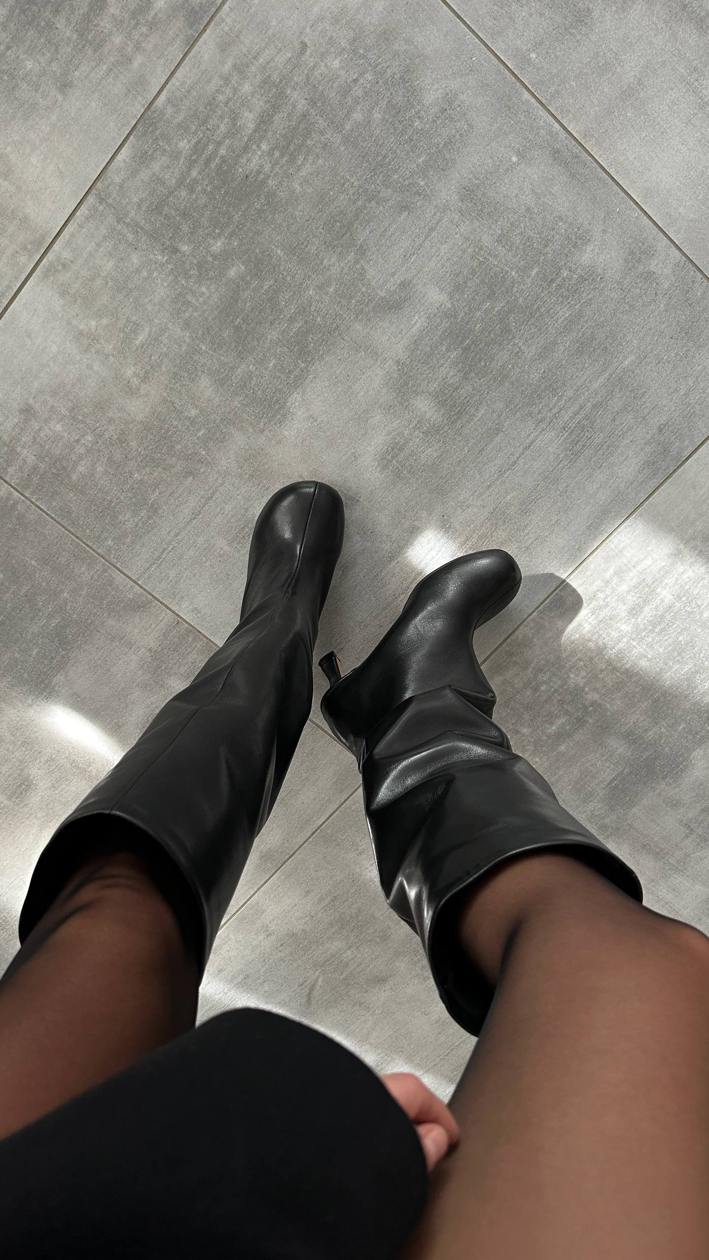 Boots with a trendy wide toe - Image 4